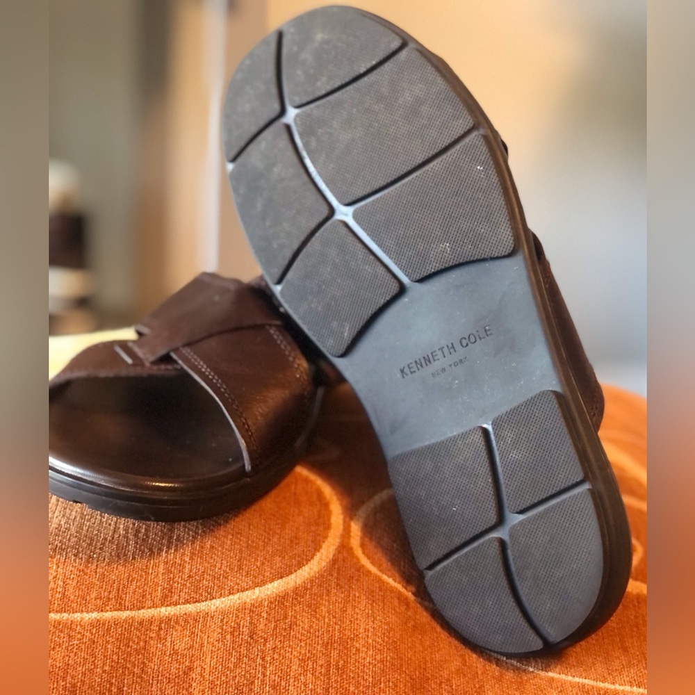 KENNETH COLE Lite-N-Up Leather Sandal - Picture 7 of 10